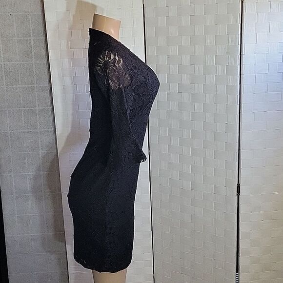 BRAND NEW STELLA &JULIE 3/4 SLEEVE LACE DESIGN V-NECK SHORT DRESS - Picture 5 of 12